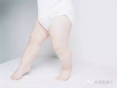 新生儿长期绑腿造成的危害,宝宝绑腿的后果