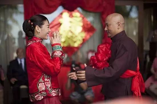 龙凤褂和秀禾服区别婚纱照,秀禾服和龙凤褂婚纱