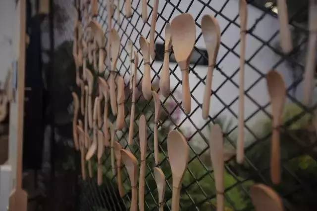 无数大牌“闪”过，见过12家合体的快闪店群吗？