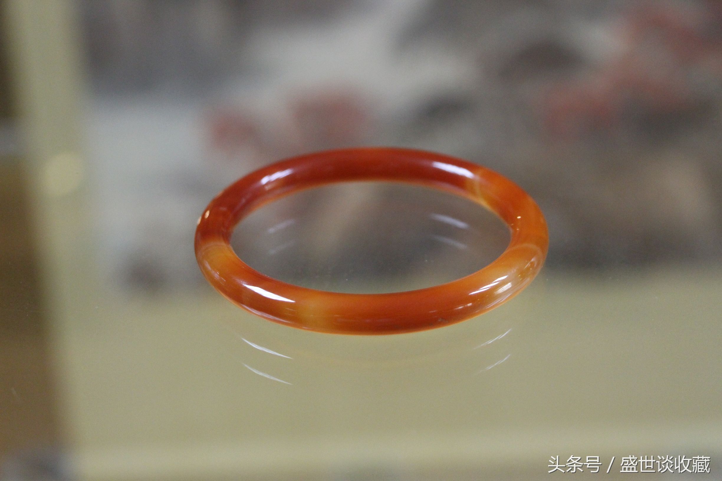 小巧玲珑的玉手镯,小巧精致玉手镯