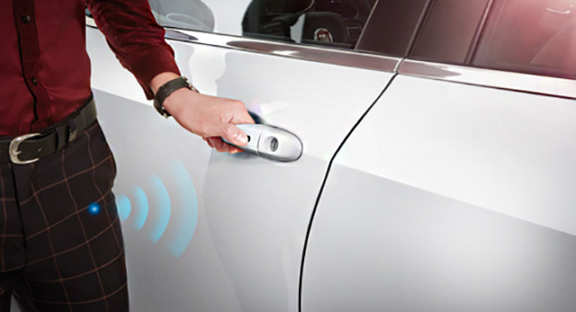 无钥匙进入车型钥匙没电怎么启动,带有无钥匙进入系统的车