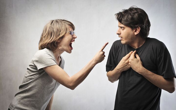 老公让交工资卡,老公让我交工资