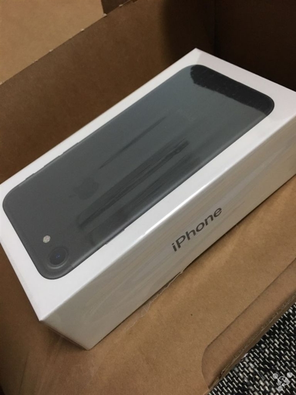 网友晒首批iPhone7开箱：黑色、玫瑰金成主流