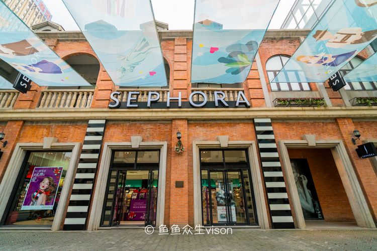 武汉的江汉路是中国最长的步行街,武汉最大最经典的步行街