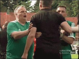 抄袭抗日神技，裤裆藏球。