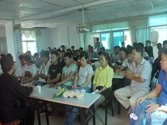 平安二号百日攻坚红土坡派出所全力维护烤烟收购期间道路交通安全