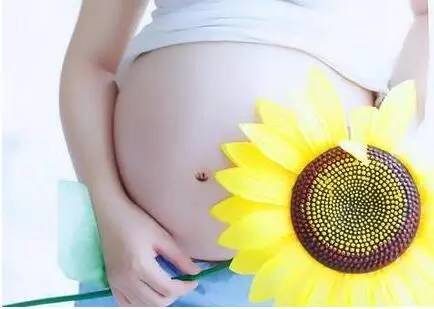 养生头条女神结婚了，然而大家最关心的是她什么时候生？