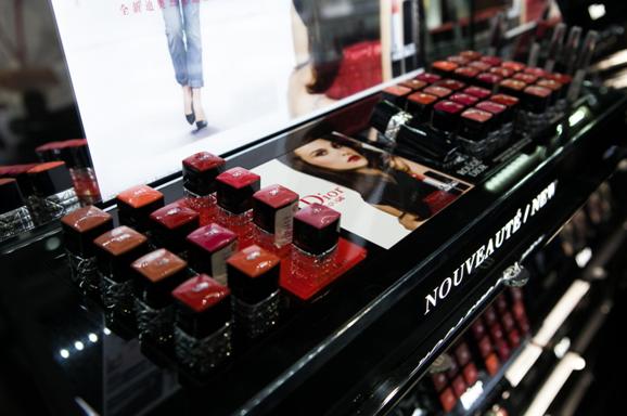 美兰机场购物免税攻略,美兰机场免税店折扣区