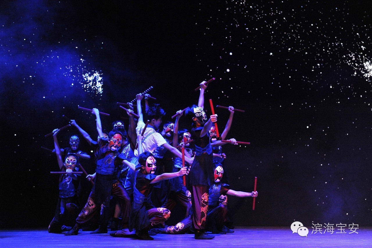 昨天，松岗人体验了一把公共文化服务带来的阳光雨露......