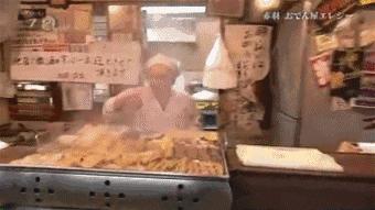 这家在街角开了60年的小摊，只卖一种料理，连个座位都没有，却把大家都暖哭了