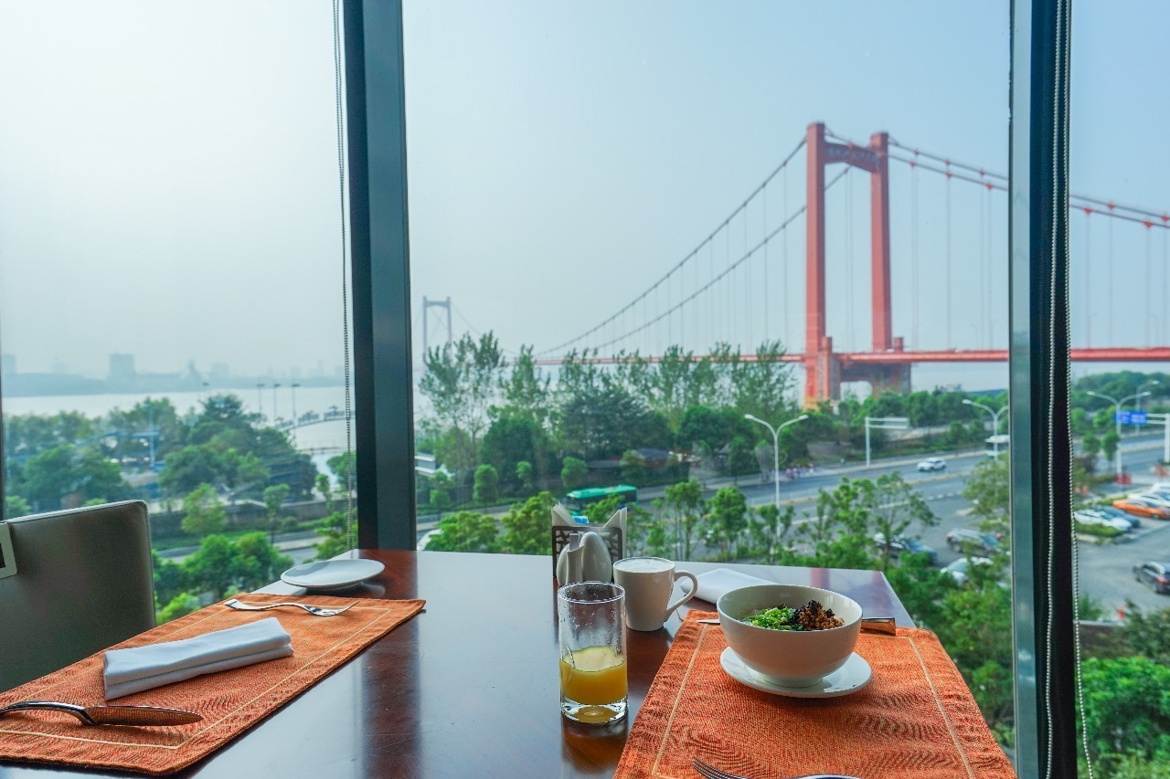 武汉世茂希尔顿酒店怎么去,武汉世茂希尔顿酒店攻略