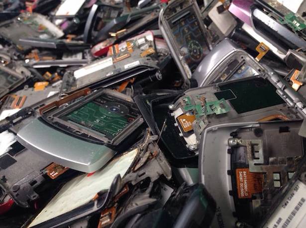 天了噜金山一女子新买了一部iPhone7后，竟然发现......