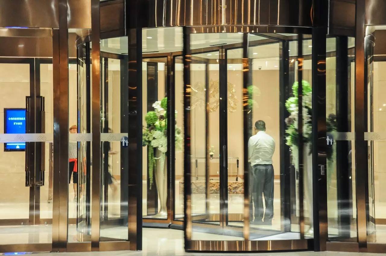 武汉世茂希尔顿酒店怎么去,武汉世茂希尔顿酒店攻略