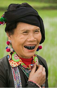 去越南旅游遇到漂亮美女 (去越南旅游遇到美女)