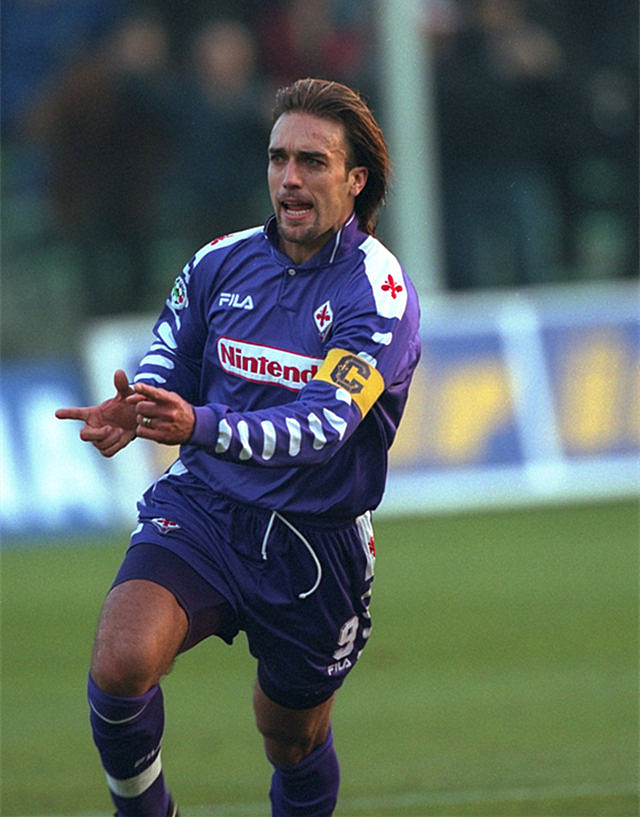 战神巴蒂斯图塔戴金牌,足球战神巴蒂斯图塔射门