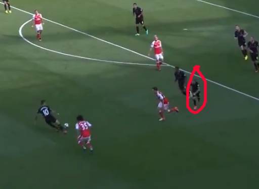 在足球场上如何打好边后卫,足球地带边锋怎么样