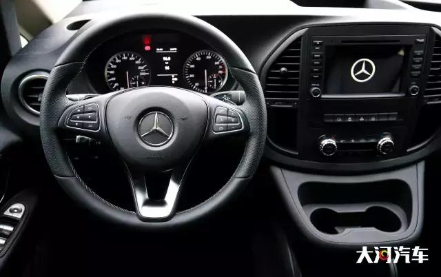 奔驰威霆丐版7座商务车试驾,奔驰威霆v260l试驾