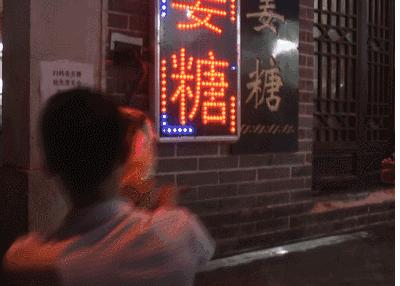 不忍直视！这群人又开始在汴河街蹭吃蹭喝了！