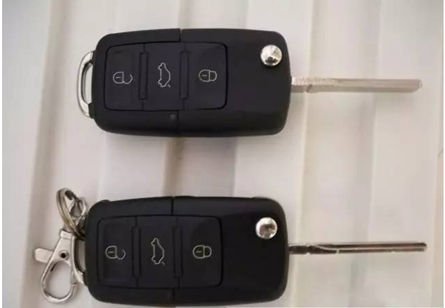 钥匙锁车内了怎么办,钥匙锁在车里怎么办视频