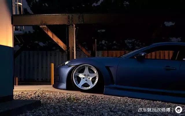 下面的“气”势：趴地要美，姿势必须标准