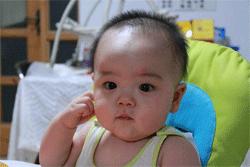 宝宝揉眼睛抓耳朵怎么回事,宝宝老抓妈妈脸怎么回事