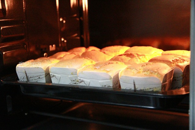 这个蛋糕不用油,选用健康食材,营养丰富老少皆宜,外面买不到的