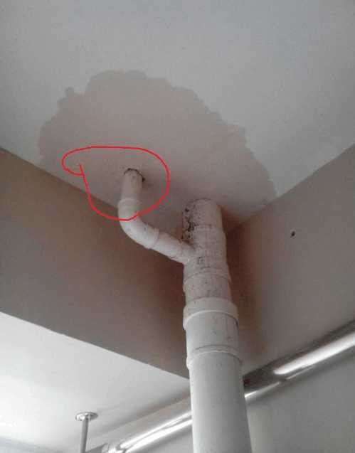 阳台水管开着楼下漏水不开就不漏,阳台侧面漏水底部不漏怎样补漏