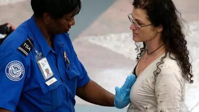 柯南飞机迫降,柯南坐飞机的一集