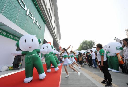 除了报道国人扎堆出游外媒还报道了国人十一扎堆买OPPO R9