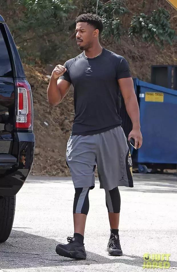 欧美高级感球鞋穿搭,明星们的球鞋穿搭