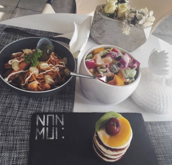 西安城墙从哪道门出去有美食街,西安城墙有个当地美食像肥肠一样