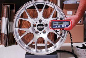 换轮胎后出现死亡摇摆,更换轮毂影响车辆安全吗