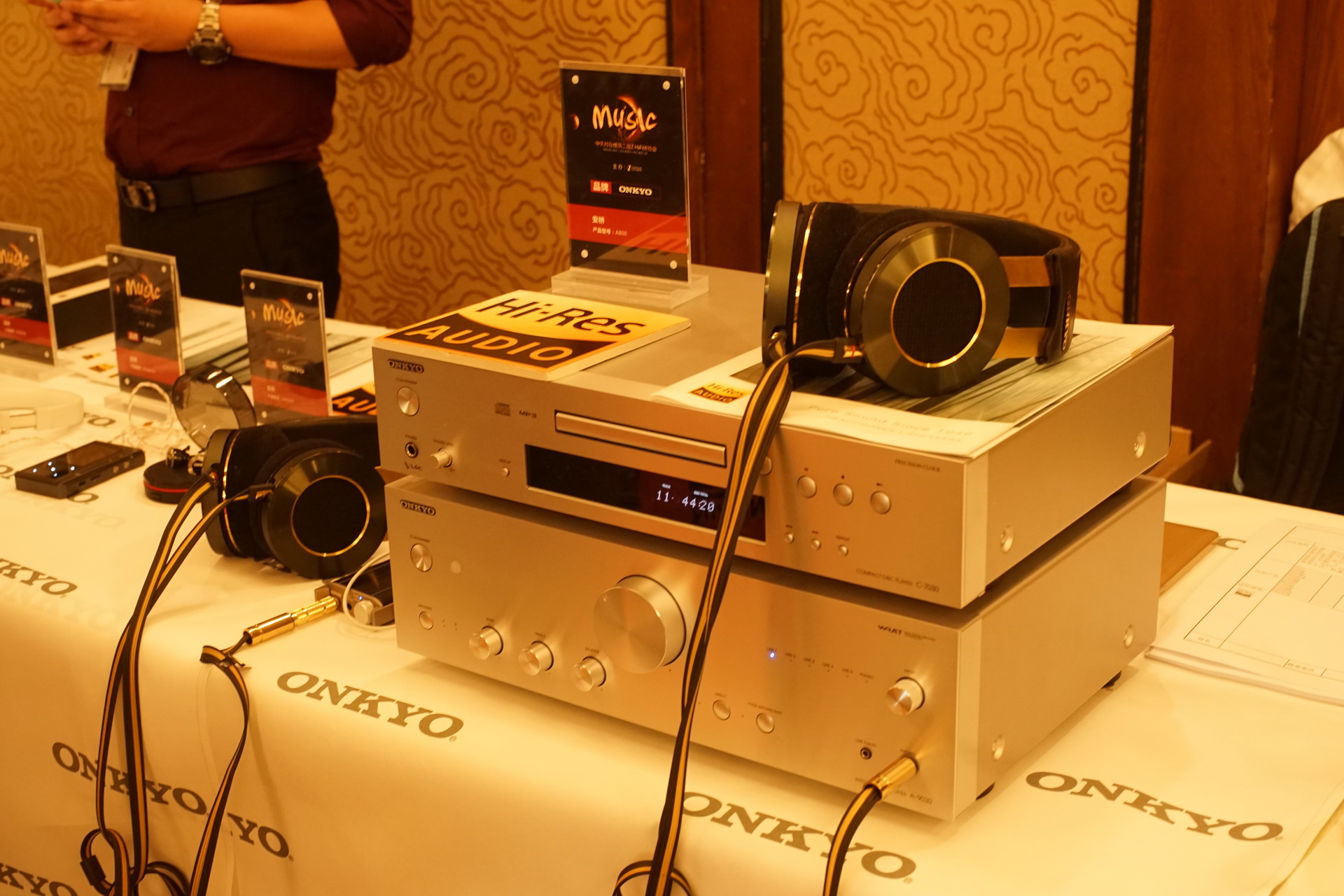 某IT垂直网站四度转手失败，只能开展会卖HIFI耳机器材了？