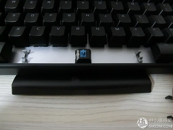 国产轴请继续努力!曜越TteSPORTS波塞冬ZRGB背光机械键盘评测