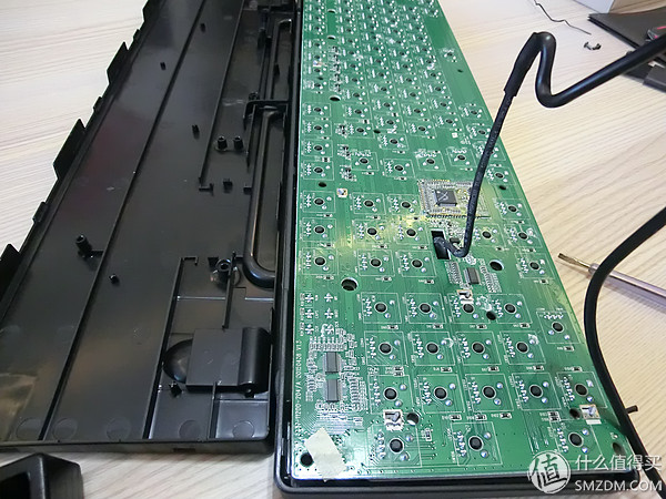 国产轴请继续努力!曜越TteSPORTS波塞冬ZRGB背光机械键盘评测