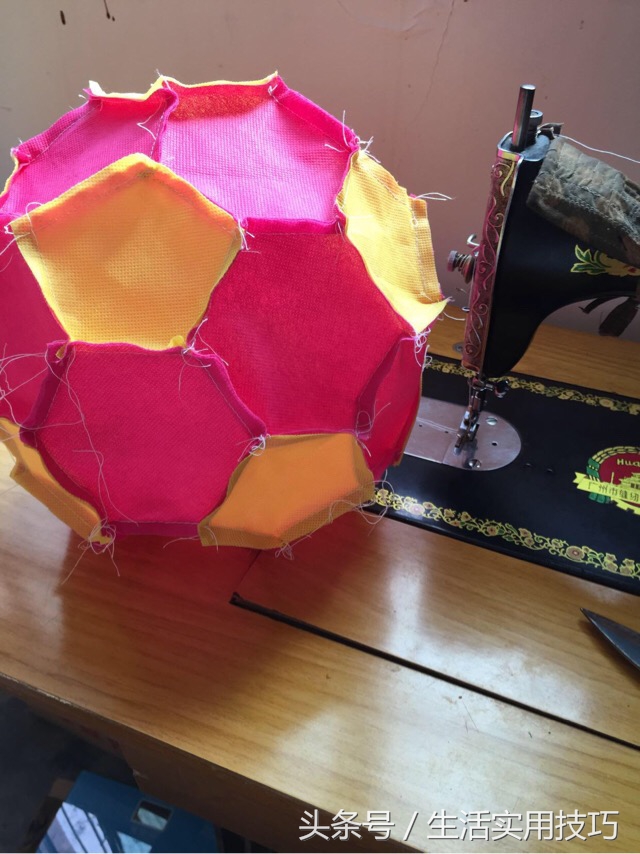 废物利用制作足球衣服,废物利用塑料袋彩绘