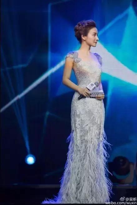 吴昕和沈梦辰穿裙子,吴昕沈梦辰乘风破浪的姐姐妆容