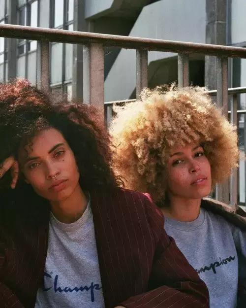 穿了一件很喜欢的卫衣,champion卫衣连帽和圆领