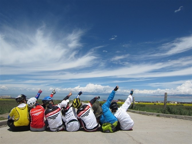 八成大中华歌手是他的粉丝，周华健还成为第一个买单者，他是谁？