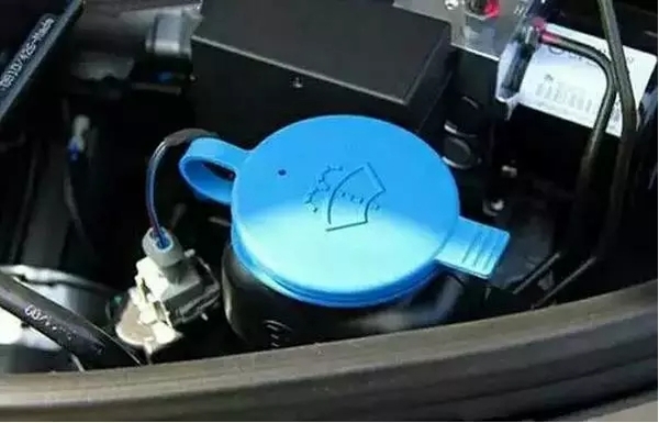 玻璃水喷歪了怎么办？一根针解决问题