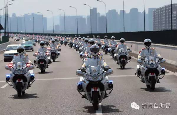 g20杭州峰会车队抵达主会场视频,g20杭州峰会文艺晚会各国元首入场