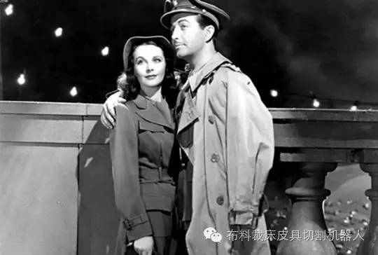 橙色风衣外套女中长款如何搭配,橄榄绿风衣搭配什么颜色的风衣