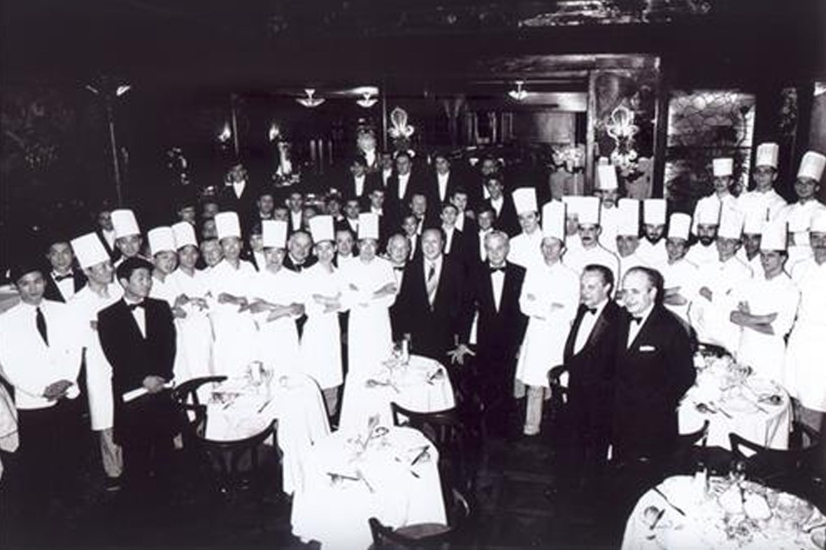 这家餐厅凭一道菜就火爆全国,这家餐厅很普通为什么这么火