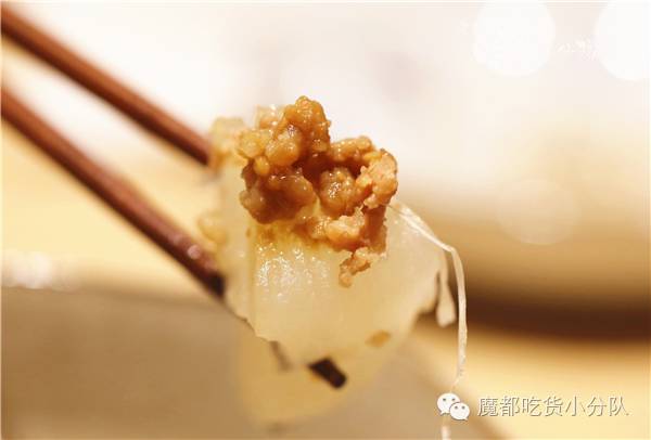 这家店进门要先鞠躬，招牌只在晚上有！