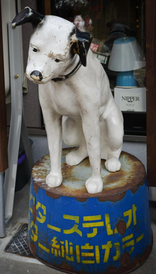 小狗尼帕Listen to His Masters Voice