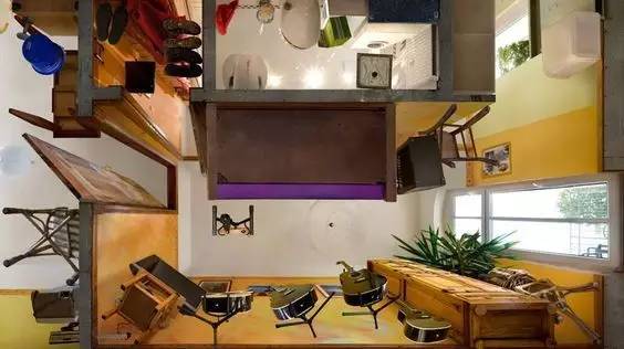 从脚底看房间是何等的体验？