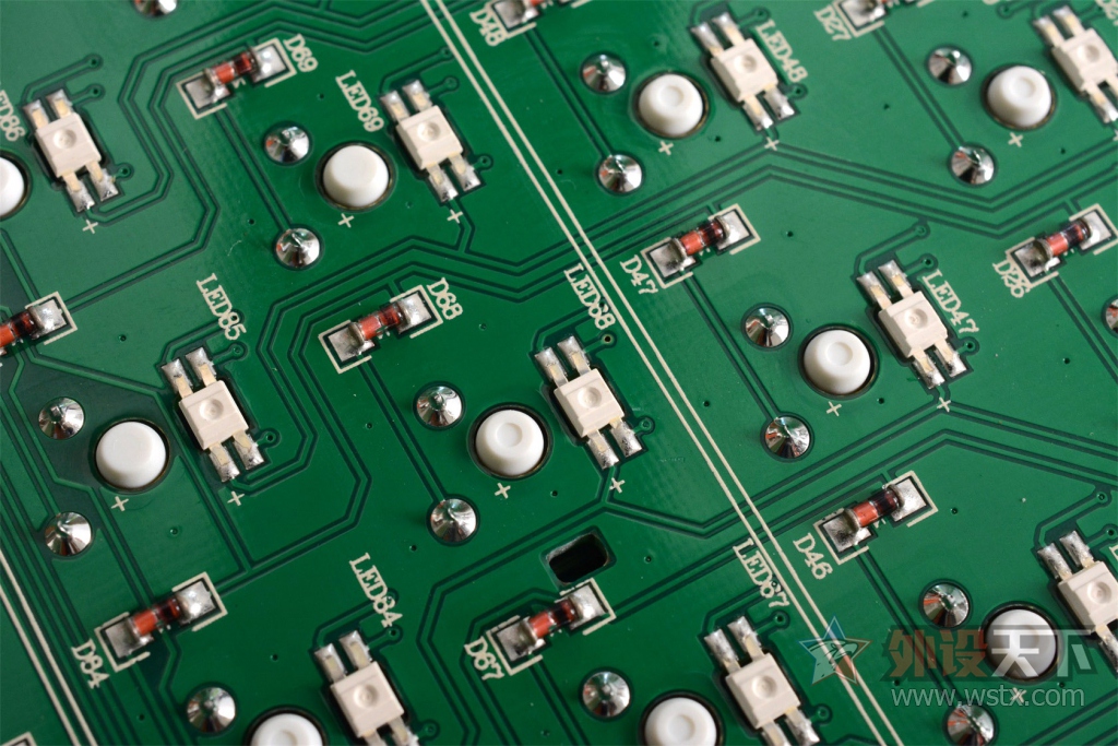 烧友拆解美队也逃不出我的魔掌宜博美队版拆解