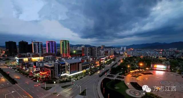 百丈龙潭指的就是江西的龙南县,福建百丈龙潭景点