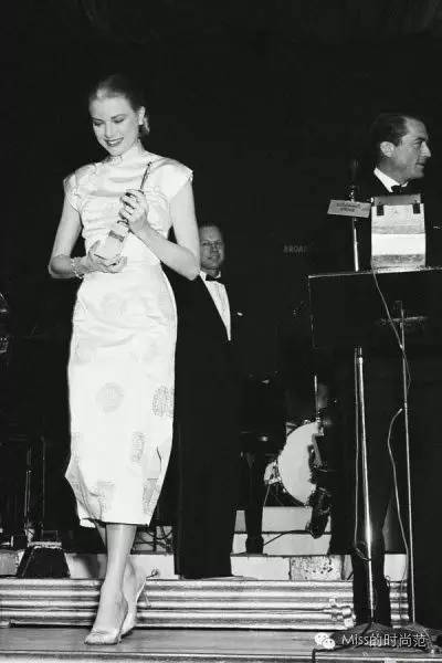 旗袍穿搭优雅气质方法,旗袍搭配起来也十分讲究