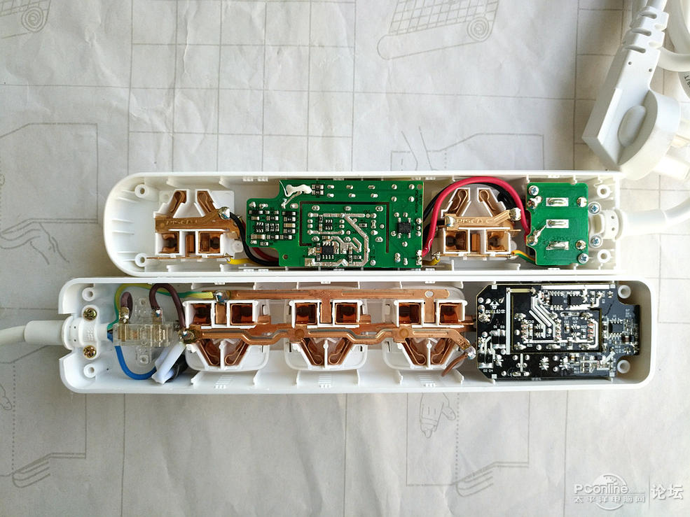 公牛智能插座2代拆解,公牛和爱国者插座拆解对比